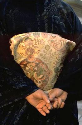 Although most women dress in contemporary clothing, many women still hold to the tradition of dressing in kimono for everyday wear.