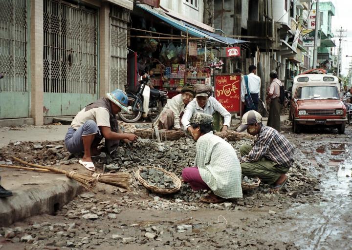 Street workers on the road to Bago.