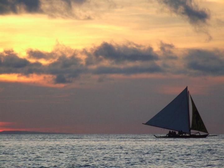 An unforgetable experience sailing during sunset in Boracay, the Philippines