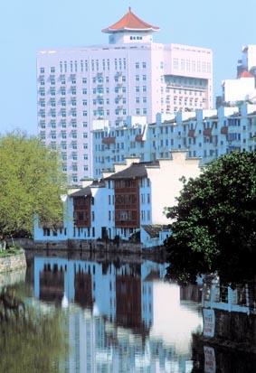 Wuxi, Jiangsu, China: The Grand Canal flows through the centre of Wuxi city.