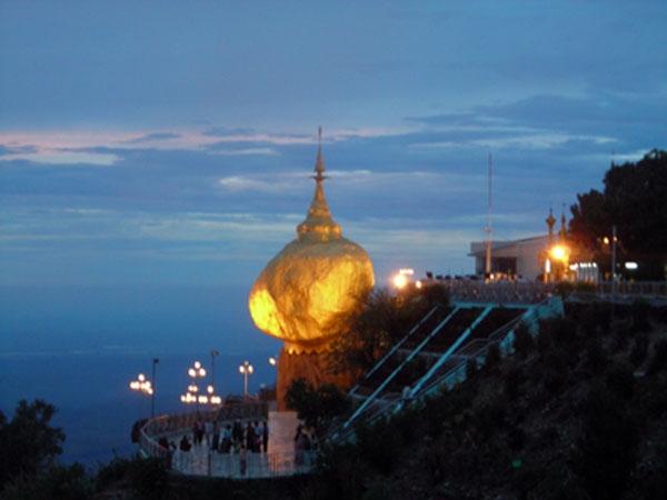 A traditional habit is attaching gold specks to the rock.