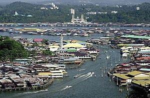 An overview of Kampung Ayer (water village) where houses sit on wooden stilts in Brunei.