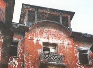 The front entrance of the old Bokor Palace Hotel in the Bokor National Park, Cambodia.