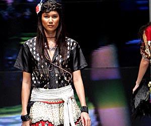 A model presents an outfit designed by Thai designer Medium-Rare as she walks the ramp at the Bangkok Fashion Week 2005, at Queens Sirikit Conventional Center in Bangkok.