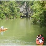 By boat to the dragon cave (Guizhou province) 