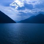 Finally it comes to Xiling Gorge, which is covered with high mountains, gullies, dangerous shoals and hidden reefs of varioius sizes. The best-known perilous shoal is Qing Shoal. 