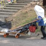 Hong Kong street sweepers must be able to carry 50 kg. of garbage. 