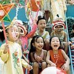 Moon Festival (also known as Mid-Autumn festival, or "Tet Trung Thu" in Vietnam) falls on the 15th day of the eighth moon. On this evening, the moon (the 'harvest moon' to Westerners) always appears at its brightest and fullest. Children in many parts of Asia celebrate the Moon Festival with moon cakes and paper lanterns.
