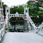 One of the first steel bridges in Singapore, the Cavanagh Bridge connects the two banks of the Singapore River.